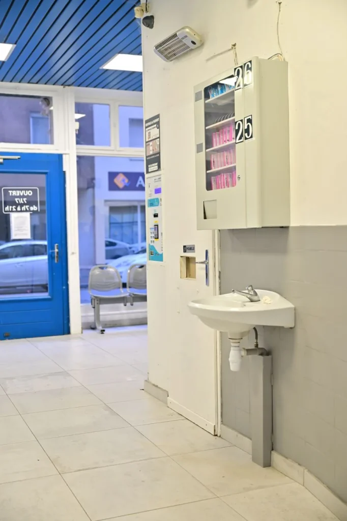 Le lavabo à l'entrée